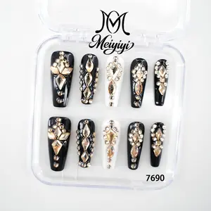 .DP.7690.Luxury Full Rhinestone Wearable Nails
