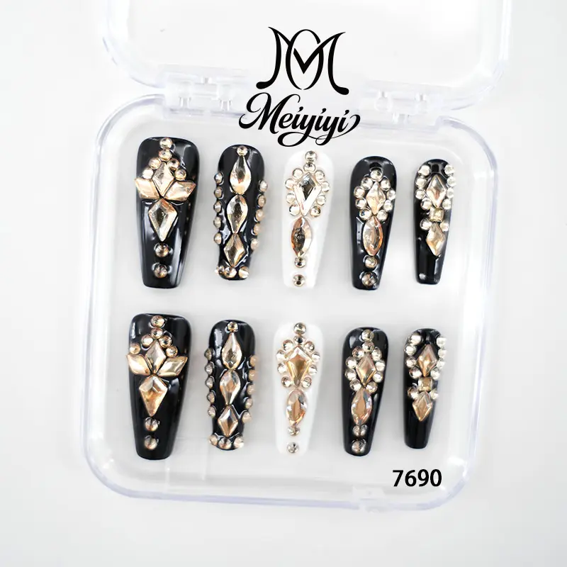 .DP.7690.Luxury Full Rhinestone Wearable Nails