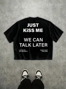 Unisex JUST KISS ME Slogan Graphic Casual Letters Print Short Sleeve T-Shirt, Oversized Loose Fit, Summer Streetwear CleanFit High Street Viral Outfit, Versatile No Embroidery Top for Couples Dating Daily Wear Campus Commute & Casual, Casual Fashion Wear