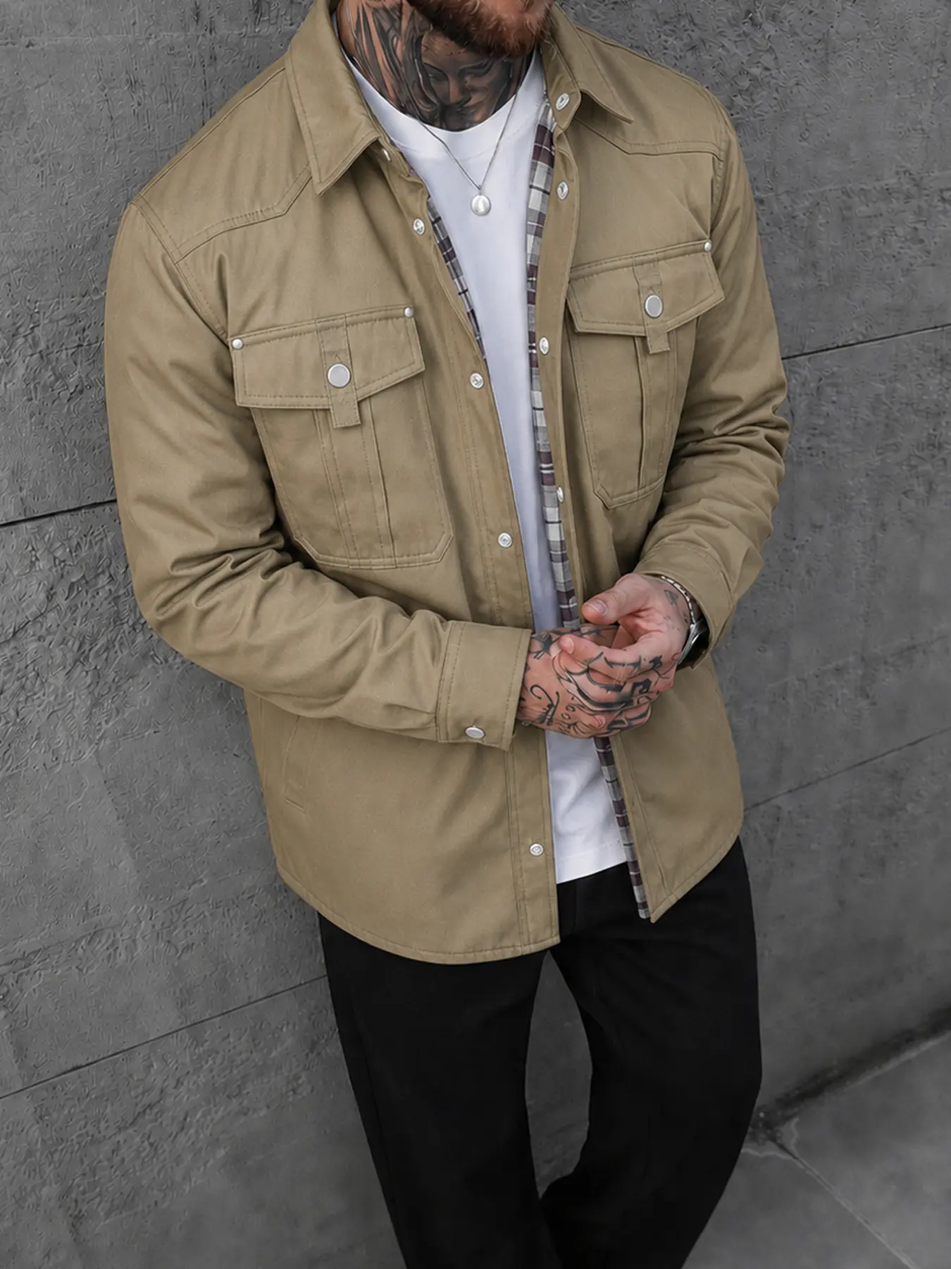 Men's Shirt Jacket for Early Fall Layering, Relaxed Fit Snap Button Workwear Overshirt with Dual Flap Chest Pockets and Contrast Plaid Detail