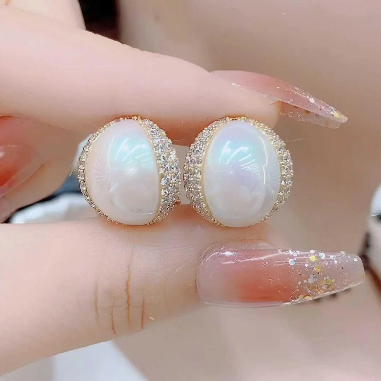 Hepburn Style Earrings for Women Retro Hong Kong Style Elegant Oval Rhinestone Stud Earrings Large Fashion Style New Chinese Earrings HNAL51