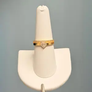 Anillo de Oro 14k Diseño de Corazón Blanco y Pedrería Elegante y Brillante para Mujer
