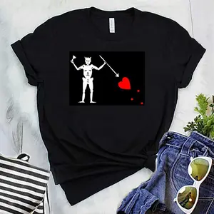 Blackbeard Pirate Flag Jolly Roger Skeleton Halloween T-Shirt_1