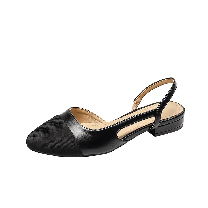 Black sandals with a heel height of 2cm
