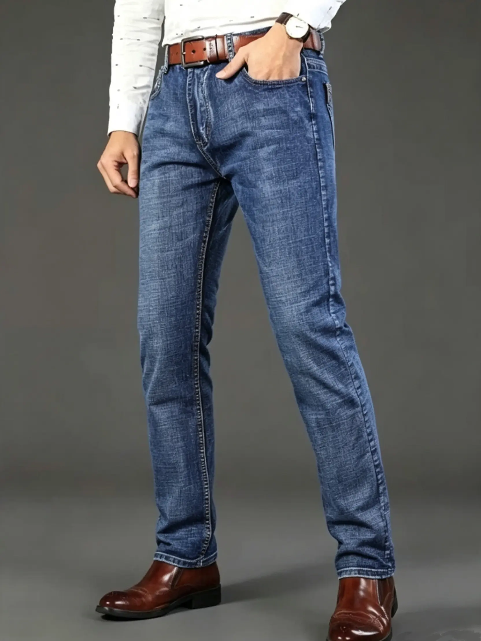 Men’s classic straight-leg jeans, stretchy denim long pants for a business-casual everyday look