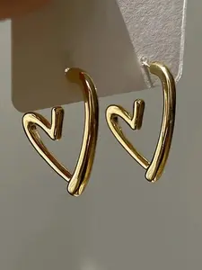 Women's Heart-Shaped Metal Ear Studs, Korean Style Minimalist Design, Cold-Weather Fashion Accessory, Unique Women Jewelry, Heart Shaped Earrings