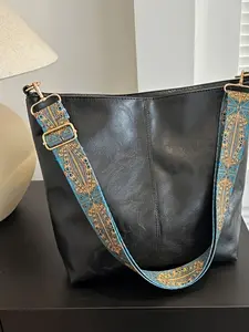 Vintage PU Crossbody Bag, Bohemian Shoulder Bag, Women's Western Handbag, Large Capacity Commuter Bag, Fashion Simple Tote Bag