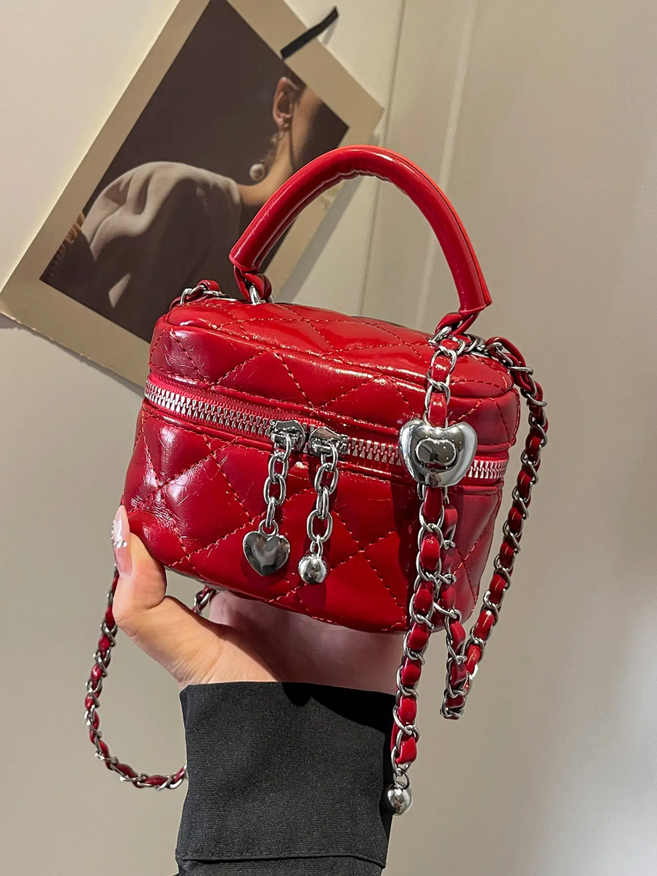 Retro patent leather chain handbag crossbody small square bag, heart pendant glossy mobile phone lipstick bag, versatile design suitable for students, office workers, etc. Casual Trendy Bag Fashionable Quilted Crossbody Bag