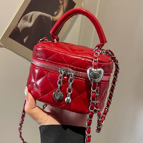 Retro patent leather chain handbag crossbody small square bag, heart pendant glossy mobile phone lipstick bag, versatile design suitable for students, office workers, etc. Casual Trendy Bag Fashionable Quilted Crossbody Bag Fashion Crossbody Bags