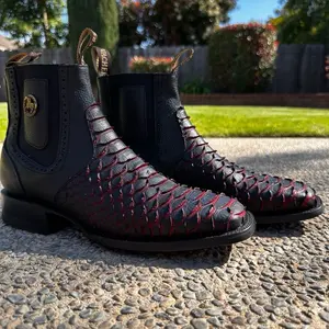 Botín de Piel con Grabado de Pitón