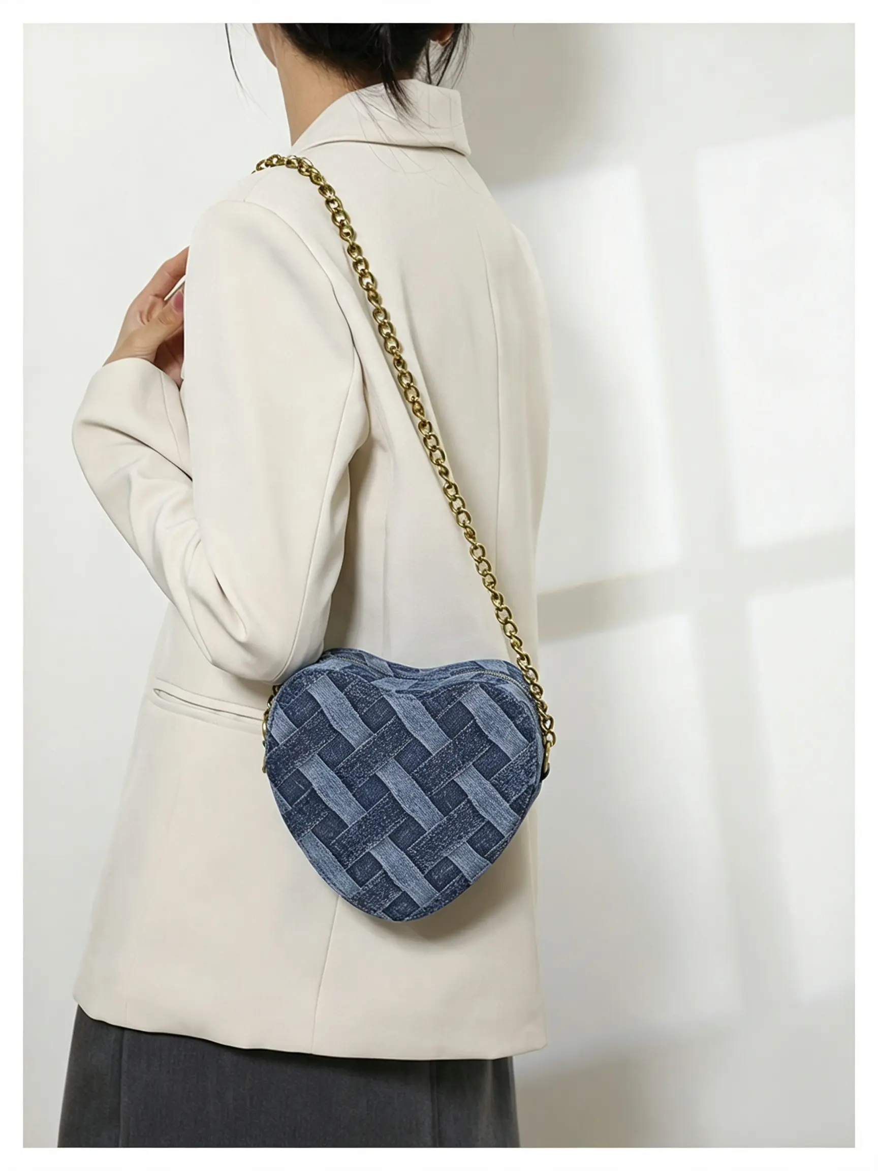 Denim Heart Chain Crossbody Bag for Women, Vintage Cowboy Jean Shoulder Bag, Trendy Small Purse for Daily Travel Commute