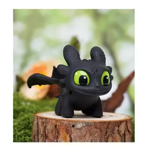 How to Train Your Dragon Night Fury Dragon Keychain Glow in the Dark Mini Dragon Pendant with Moving Wings Trendy Bag Charm Car Ornament Keychain Gift Christmas Gift Birthday Peripheral