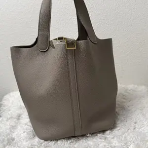 Pre-owned HERMÈS Taurillon Clemence Shoulder Bags Hermes Picotin Lock 18 PM Etain
