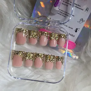 Press on Nails Set with Gold Accents, Includes 12 Nails in Clear Case