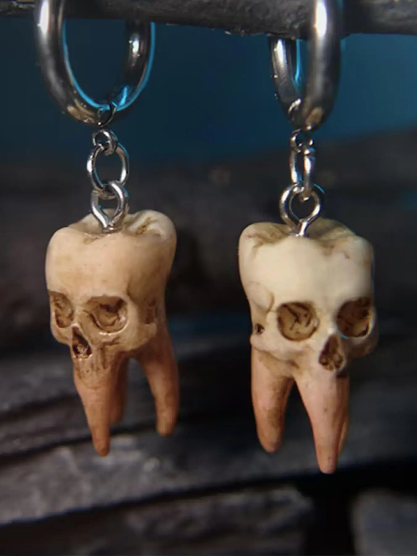 1 Pair of Gothic Blood Stained Wisdom Tooth Skeleton Resin Earrings for Men and Women, Punk Style Dark Design, Witchy Jewelry, Personalized Party Creativity, Stainless Steel Earrings, Ear Accessories, Earrings Dangle