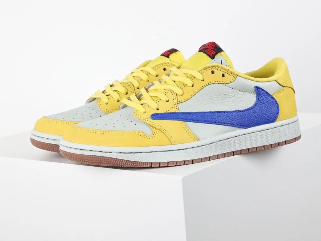 Retro low-cut skate footwear, men bright yellow light grey two-tone suede sneakers with royal blue graphic, flat cushioned gum rubber outsole, breathable lightweight street trainers, non-slip trendy casual shoes for urban travel