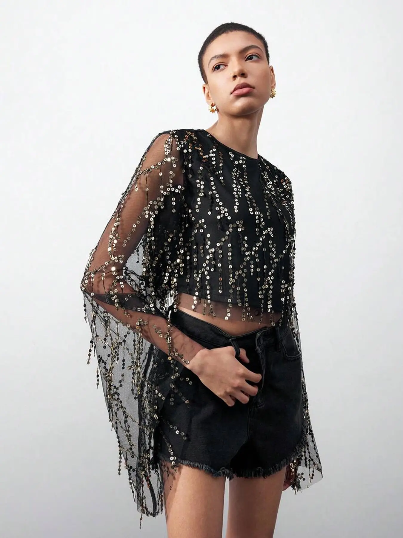 1 piece of women's black sequined tassel Fringe sheer-sleeved fitted short cropped top T-shirt, trendy and eye-catching style, with a waist-baring design, suitable for young women, applicable to occasions such as parties and nightclubs, Chic, Womenswear