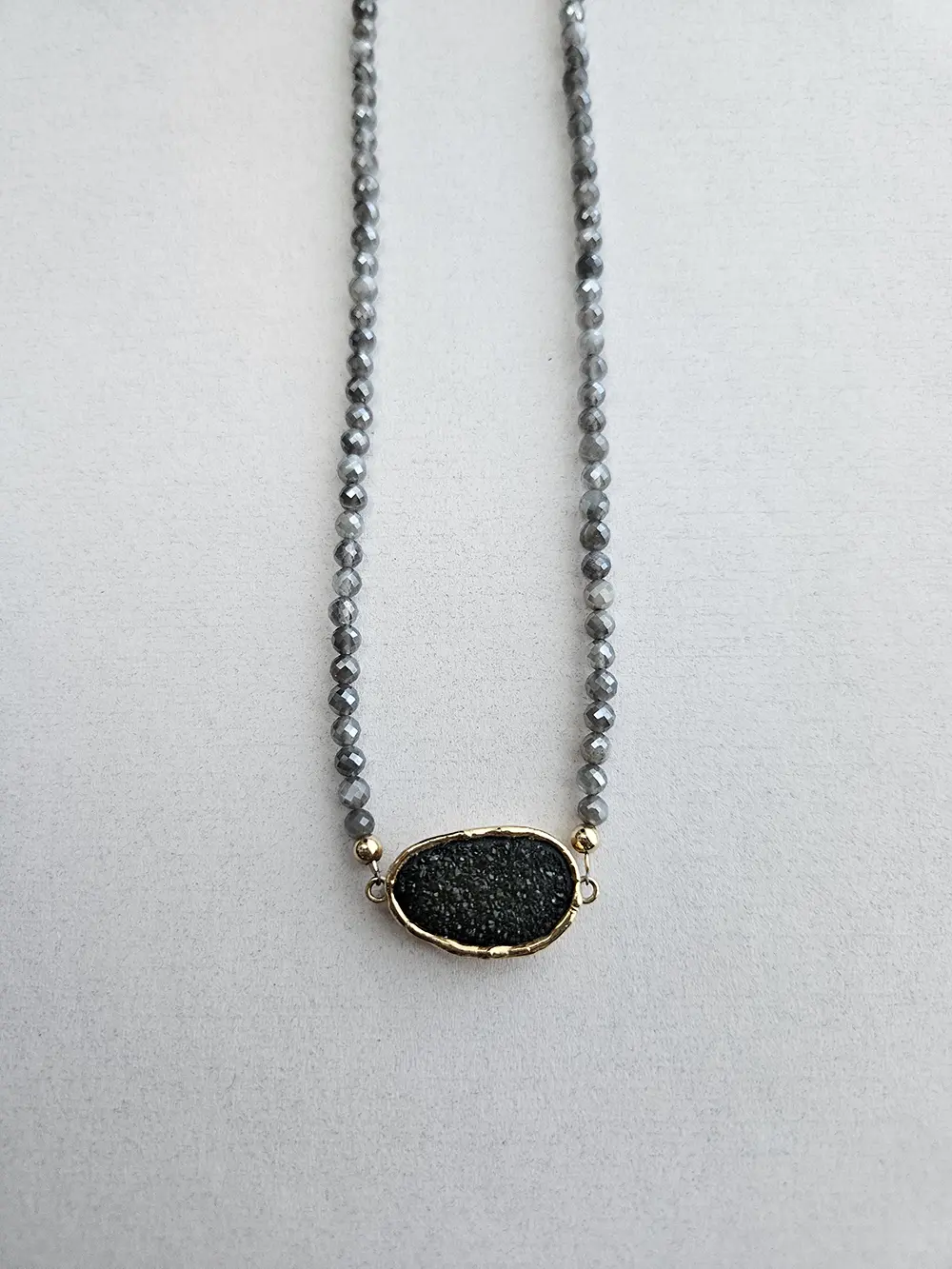 Handcrafted Druzy Quartz Necklace – Labradorite Beaded Chain with Hammered Gold Bezel
