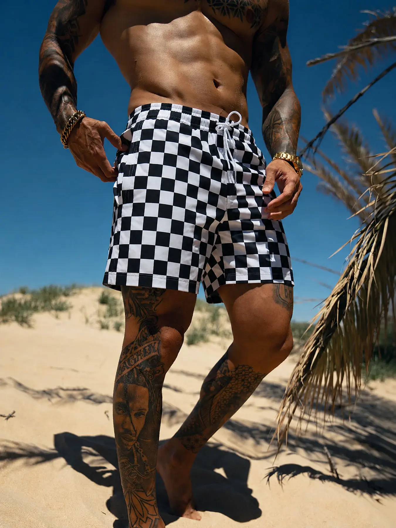 Men's Checkered Swim Trunks with Drawstring Waist, Checkerboard Board Shorts for Beach Pool Vacation, Above-Knee Relaxed Fit Summer Swim Shorts for Men, Retro Athletic Resort Street Beachwear, Poolside Weekend Style