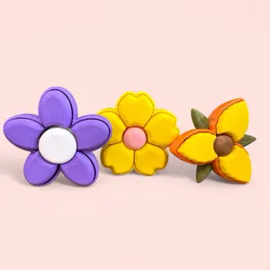 Collectable spin-click Flower Decor - Pocket Buddy Spring Decor for Desk & Springtime Fun