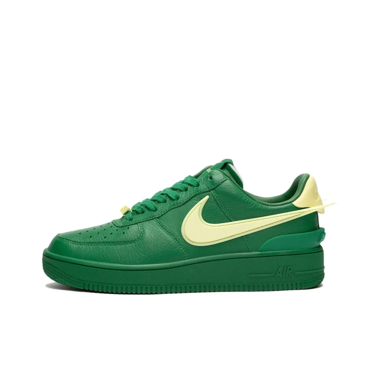 Polished Forest Green Leather Low Top Casual Sneakers Pale Cream Contrast Side Overlays Flat Air Cushion Midsole For Street OOTD Shots Sneaker Display Spring Weekend Outdoor Trips