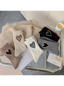5 Pairs Women's Heart Pattern Crew Socks, All-Season Comfort, Ideal for Outdoor Activities, Perfect Mother's Day Gift