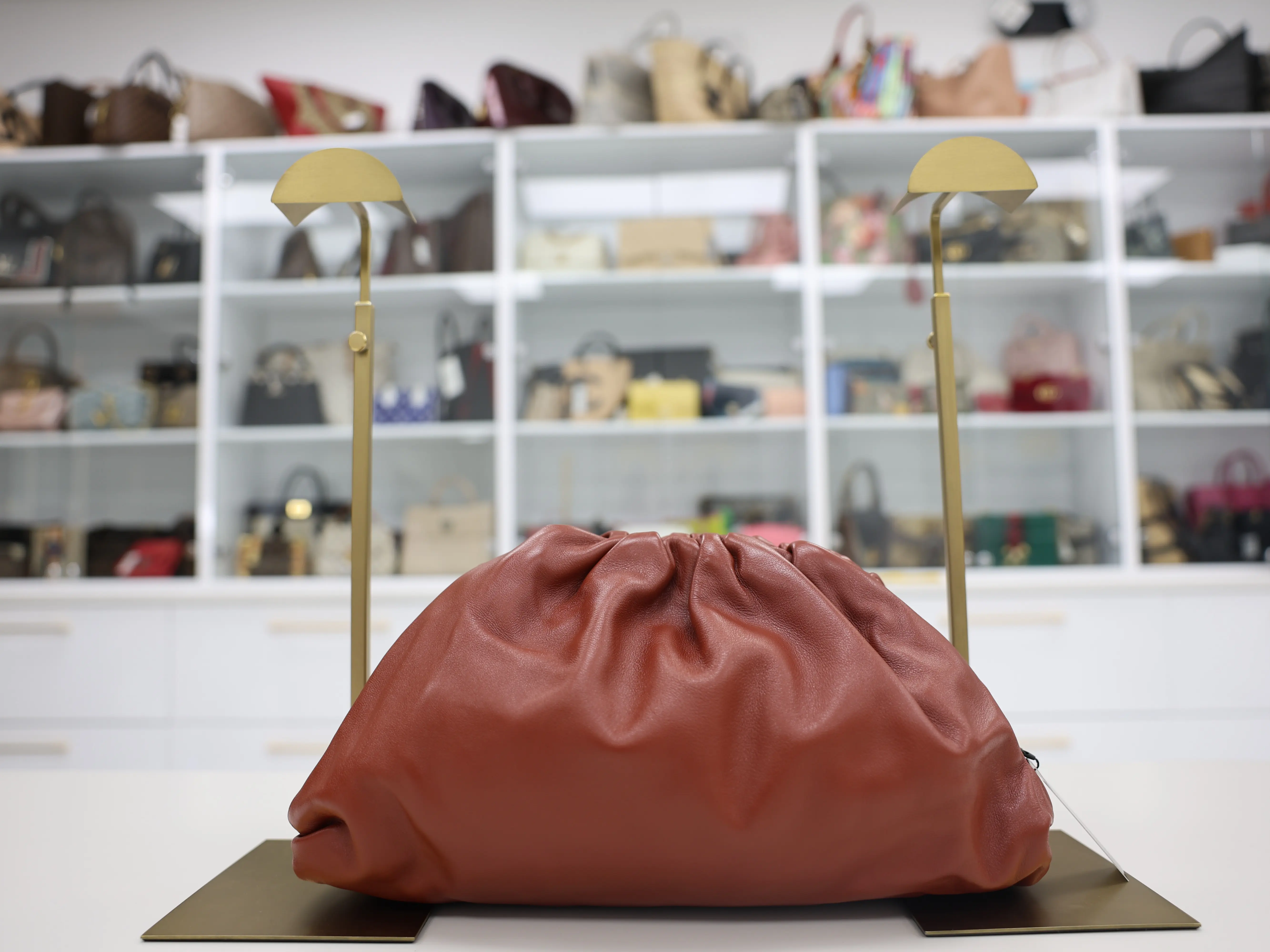 Pre-owned Bottega LEATHER Clutches & Wristlets VENETA THE POUCH CLUTCH HANDBAG