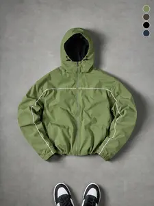 Men’s retro sporty green hooded jacket with white striped shoulder inserts, wrinkle-free fabric, zip closure plus slanted chest pockets; suitable for streetwear, commuting, and short outings.
