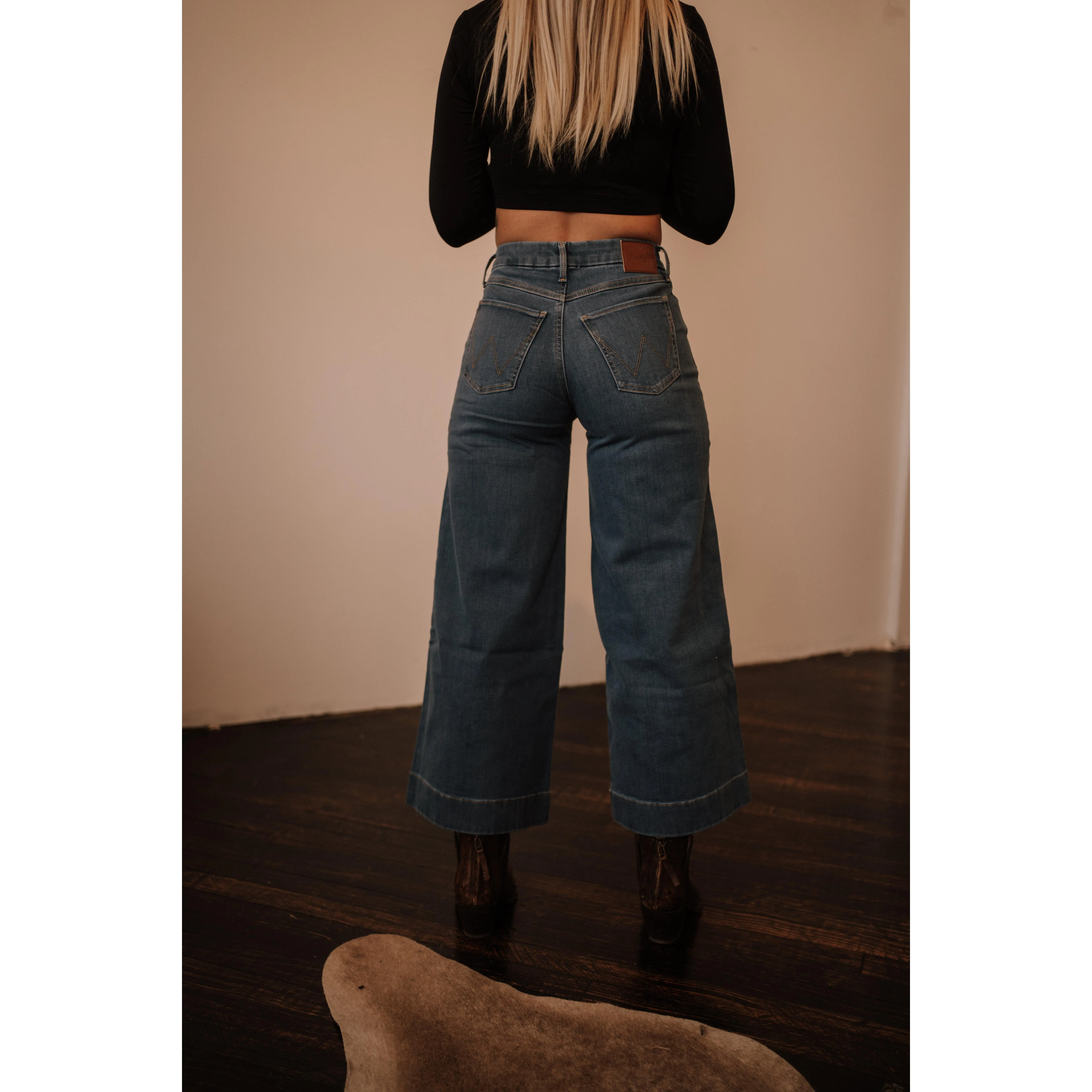 Wrangler Women's Bespoke June High Rise Wide Leg Jeans in an Extra Stretch Cotton Polyester Blend