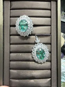 Selina(9338)gc.Shining Green Zircon Series. Luxurious setting, high-quality zircons.