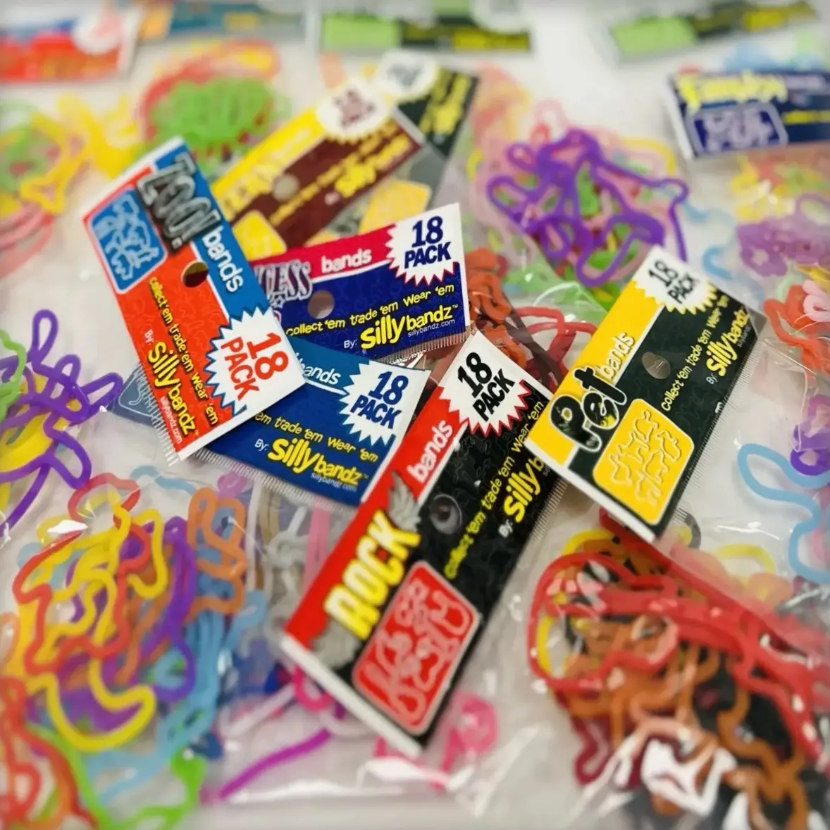 Sillybandz Trick or Treat Starter Pack- 1800 Sillybandz