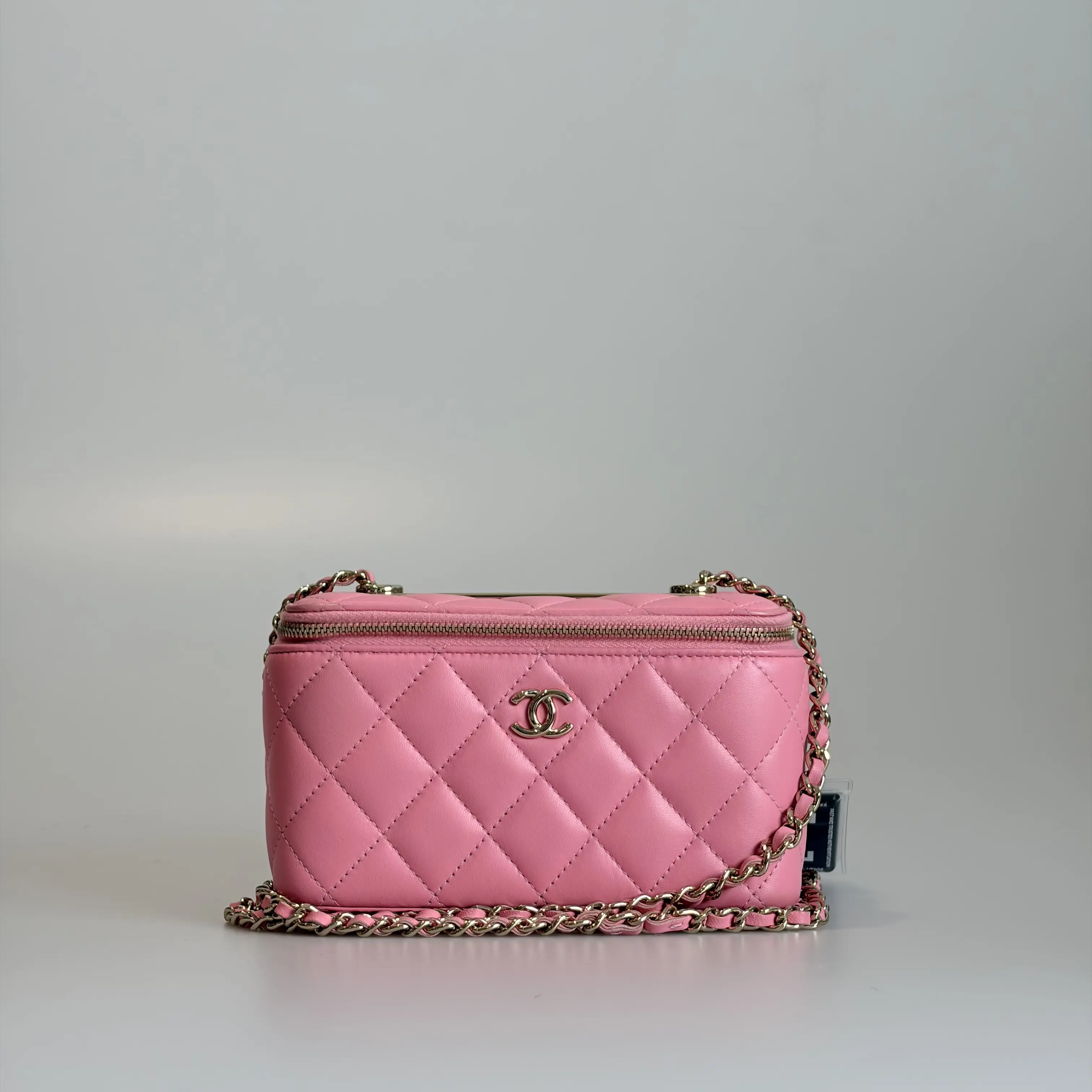 Pre-owned CHANEL Lambskin Crossbody Bag Pink Quilted Diamond Pattern Gold tone Clasp 28843129 Sold As Is / Final Sale