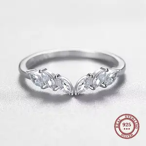 Elegant 925 Sterling Silver A5 Zirconia Creative Design Wing Ring (Size 5-9)