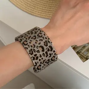 Women's Leopard Print Open Cuff Bracelet - Exaggerated Niche Statement Bangle, Luxury High-End Light Fashion Jewelry, Ideal for Daily Styling & Gifting, Gifts for Women