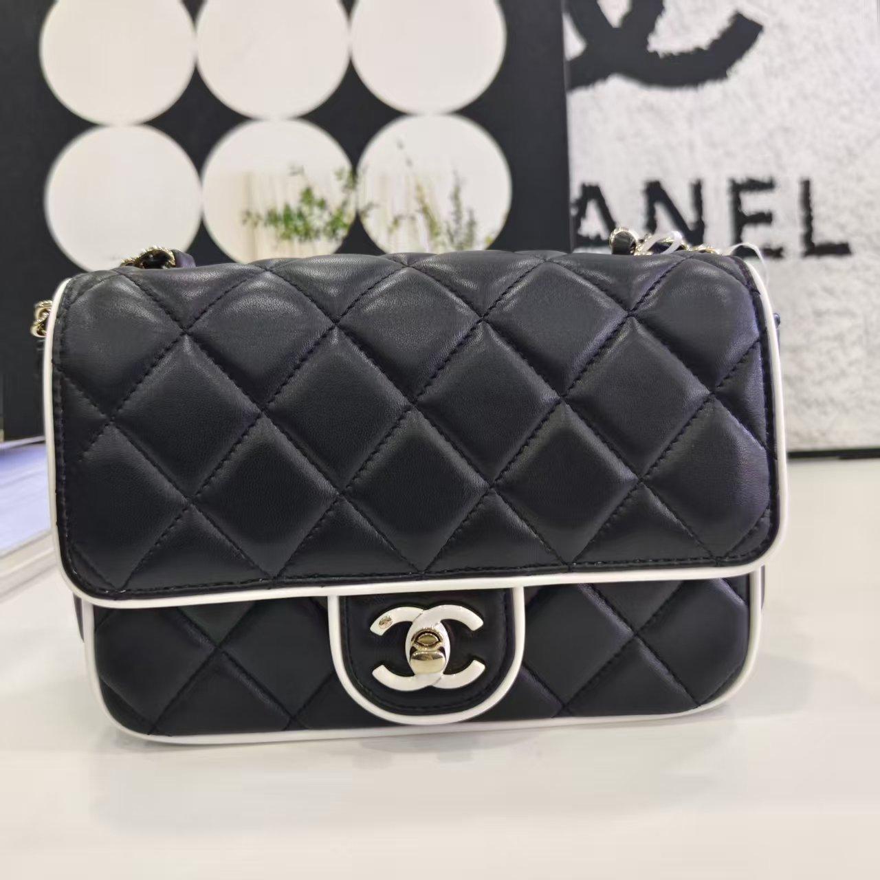 Pre-owned CHANEL Black White Trim Classic Flap