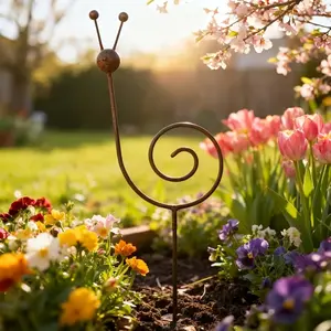Rust Metal Snail Plant Support Stake, Minimalist Garden Decor, Country Style Yard Lawn Ornament, Perfect Gift for Friends Colleagues