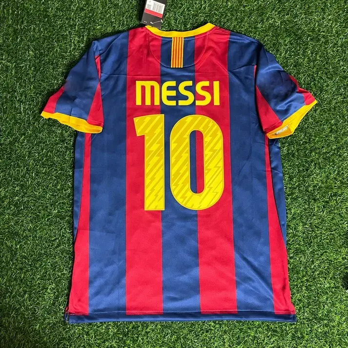 M10 #10 2010–2011 Blue Red Retro Football Jersey – Classic Striped Design, Short Sleeve, Forward, Full Printed