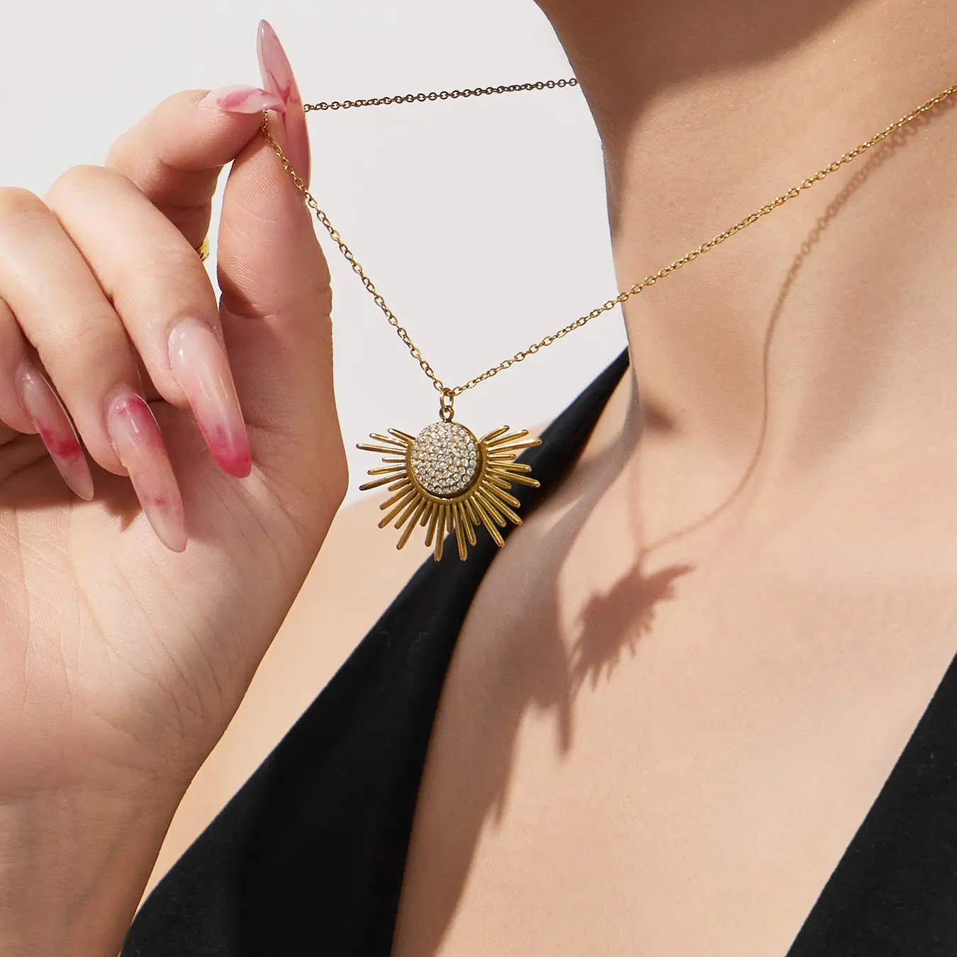 Gold-Tone Sunburst Pendant Necklace, Stainless Steel Chain with Clear Zircon-Style Center, Sparkling Fashion Jewelry Gift for Women