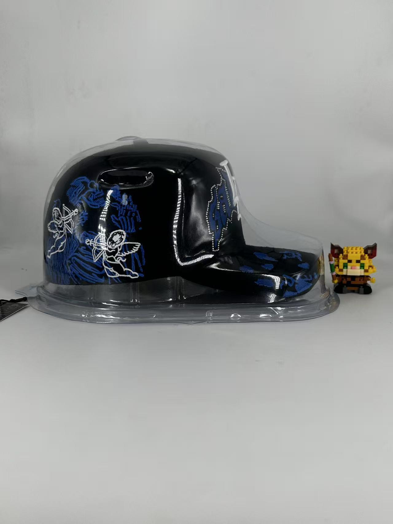 Hip Hop Street Fashion Snapback Cap, Y2K Rhinestone Embroidered Graffiti Hat, Adjustable Urban Streetwear Baseball Cap for Men