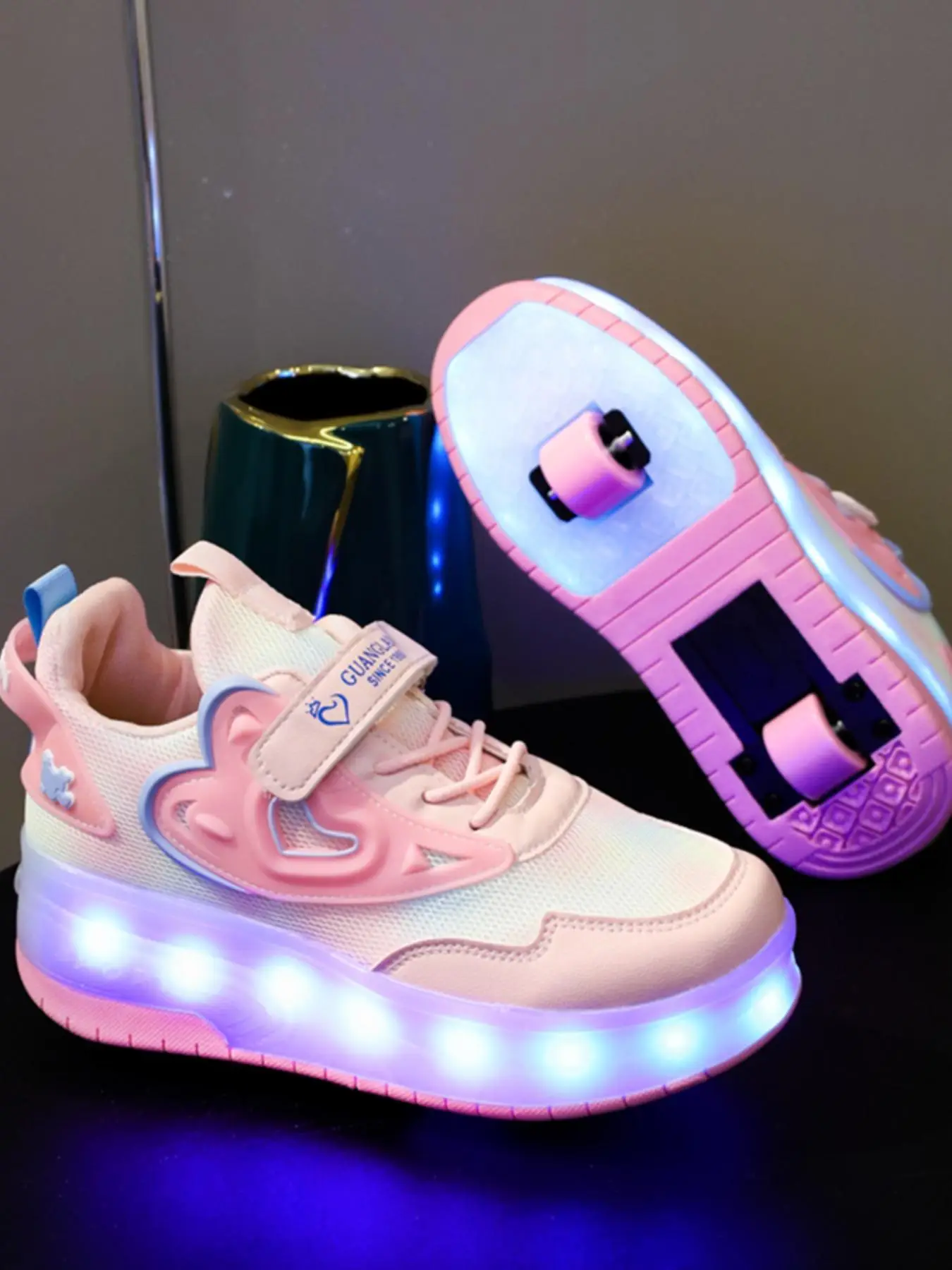 USB Rechargeable LED Light Up Sneakers, Fashionable Cute Glow in The Dark Sneakers, Casual Sports Shoes for Boys & Girls, Fashionable Sneakers for Dai