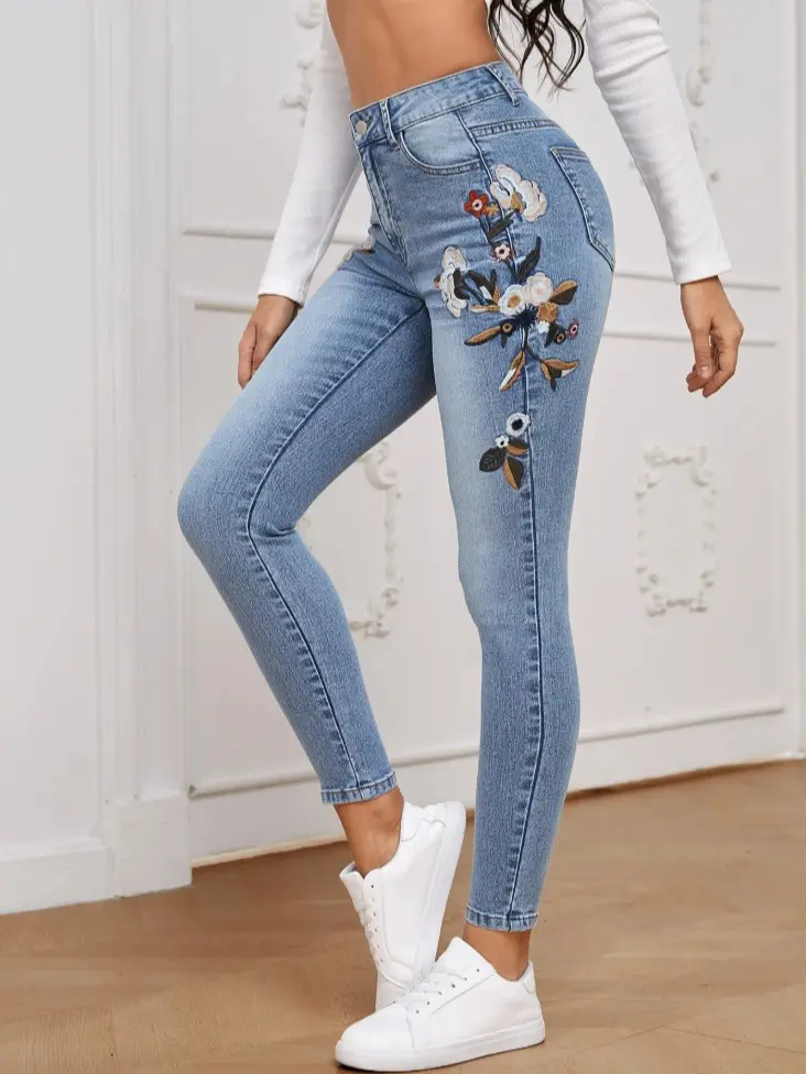 Women's Slim-Fit Skinny Jeans for Petite Frames - Cotton Blend Bottoms, All-Seasons Easy-to-Layer Denim for Weekday & Weekend Styles