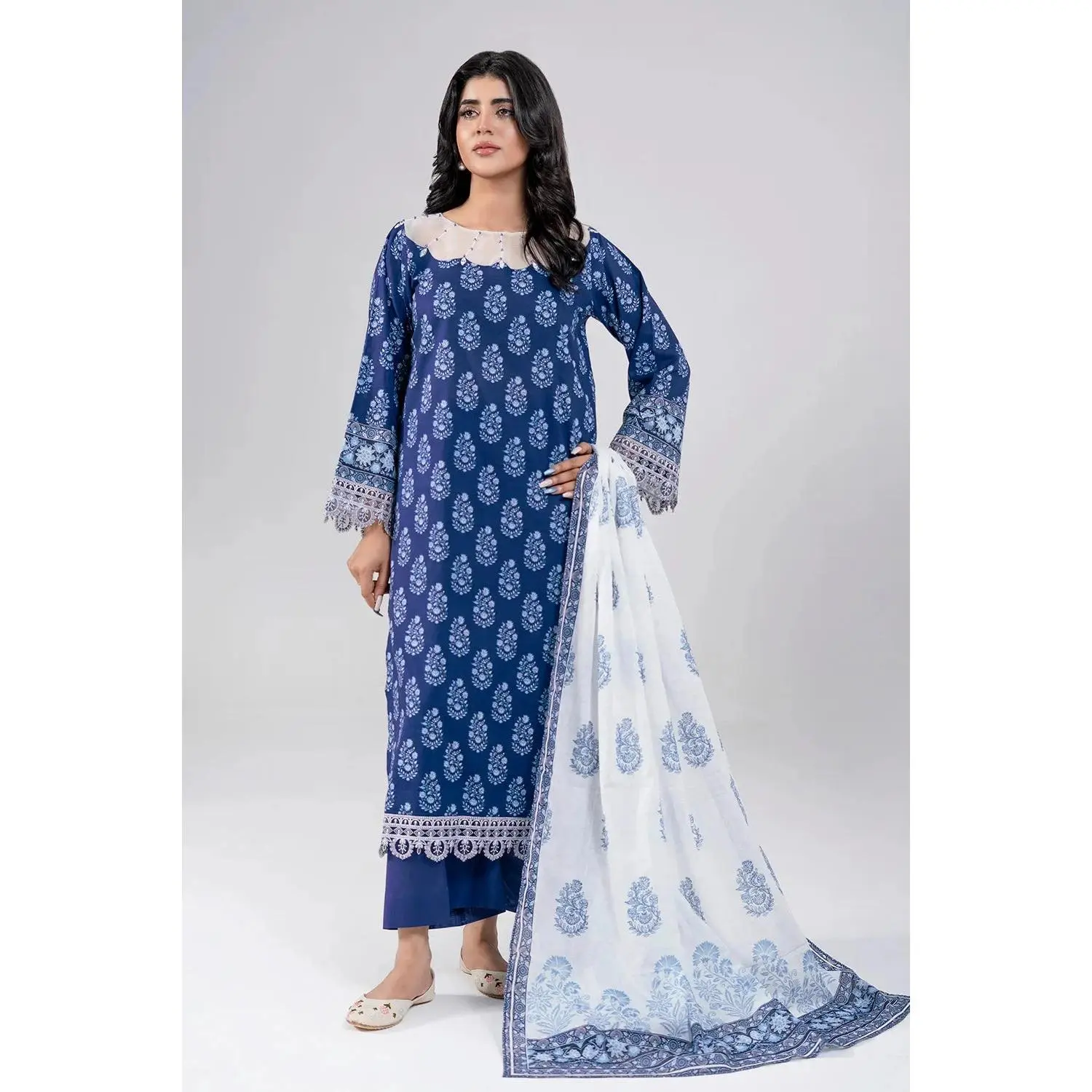 3PC Embroidered stitched Lawn Suit | KL-4076