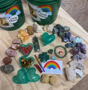 LUCKY CHARM FINDERS KEEPERS NATURAL CRYSTAL AND SPECIMEN MINING BUCKET