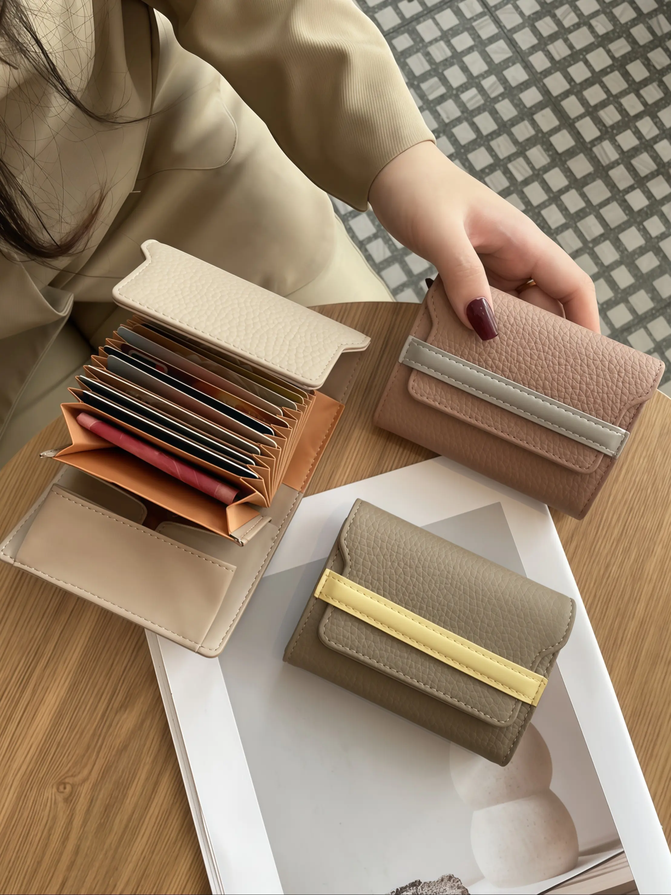 Elegant Multi-Card Wallet, High-Quality Leather Design, Colorblock Stripes Accent, Large Capacity Credit Card Holder, Compact & Portable