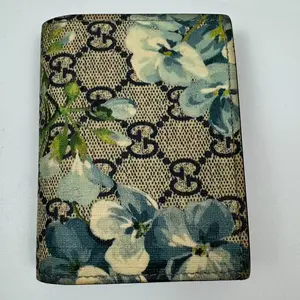 Pre-owned GUCCI pvc Clutches & Wristlets GG Bifold Blue Blooms Compact Wallet