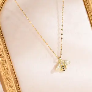 Women's bee pendant necklace with stones for daily decoration