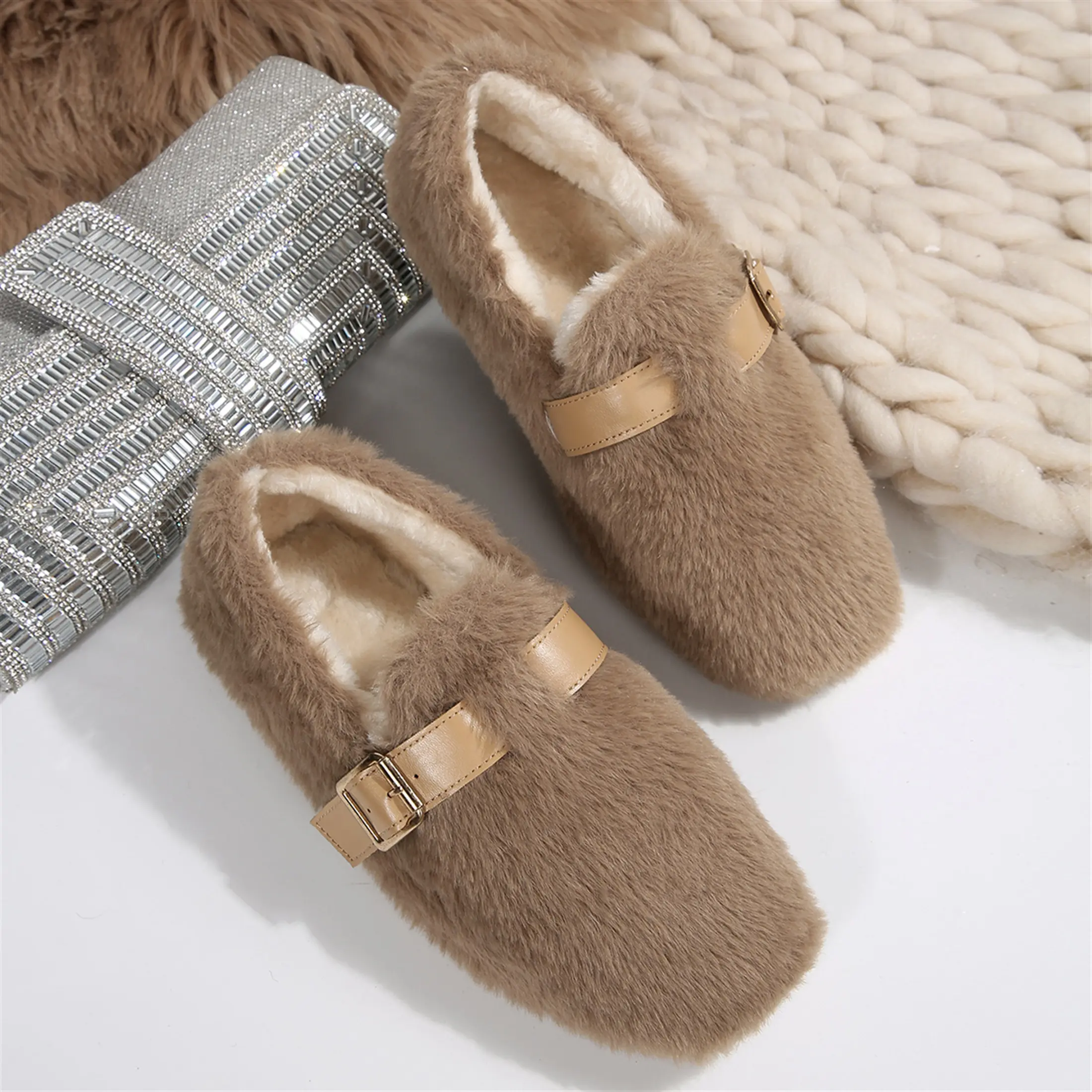 Women's Comfortable Fuzzy Buckled Loafers Warm Fleece-Lined Casual Flat Shoes for Daily Use Indoor Outdoor