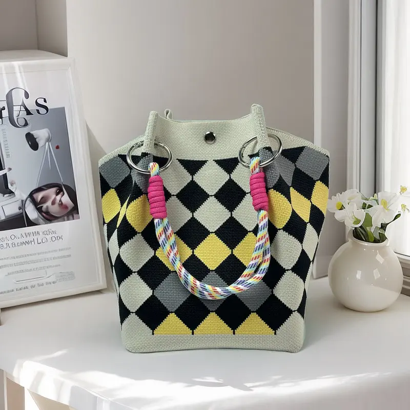 Gray-yellow diamond pattern