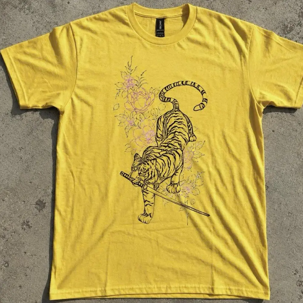 Yellow Tiger Graphic T-shirt, Nature Y2k Streetwear Top, 2000s Cute Gift for Mens Clothing & Women's Clothes