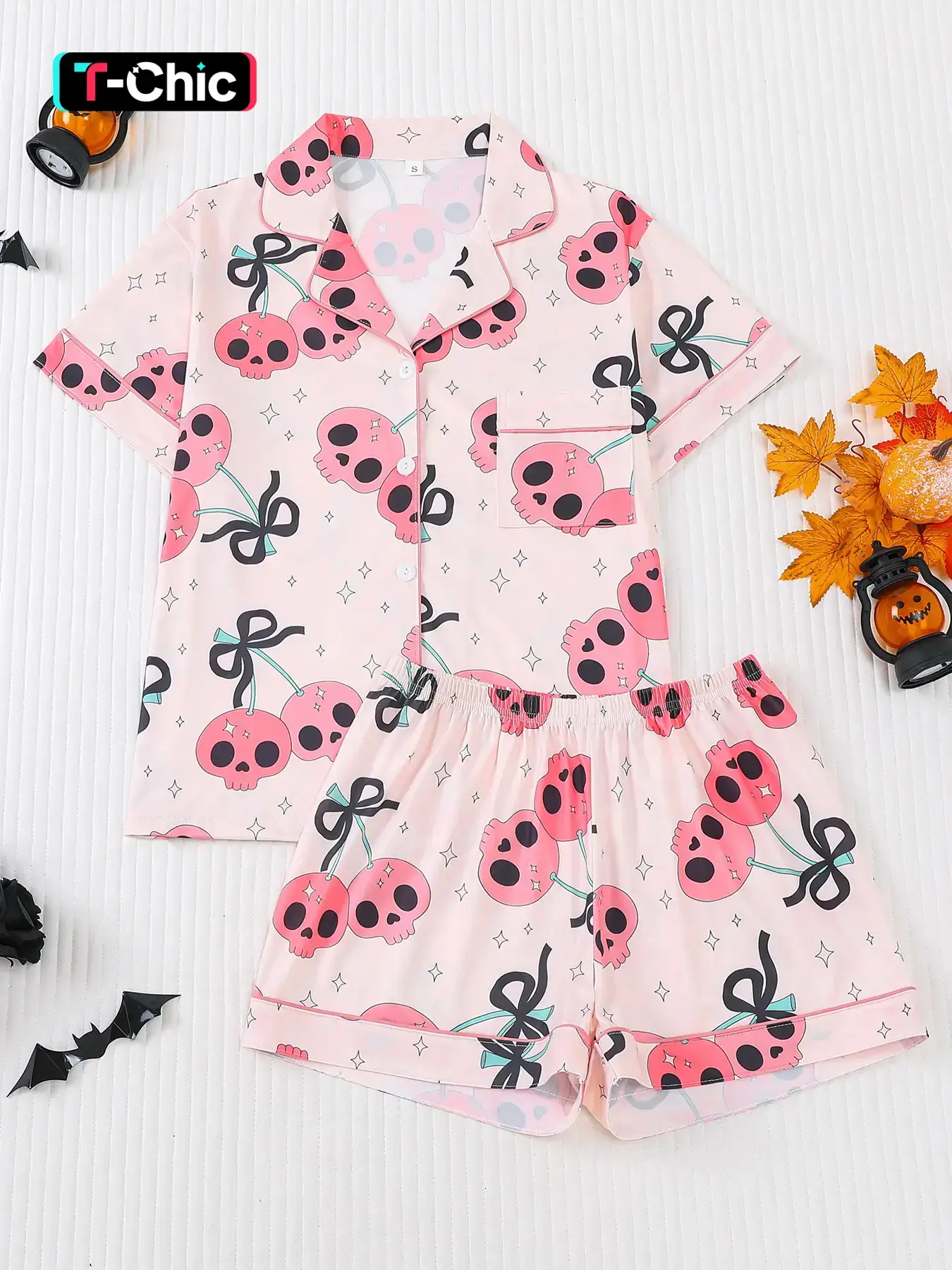 2 pieces of women's Halloween skull bow butterfly printed short sleeved shorts, comfortable lapel fitted pajama set, knitted top with pockets and elastic waistband, Matching pyjamas, suitable for all seasons casual classic loungewear
